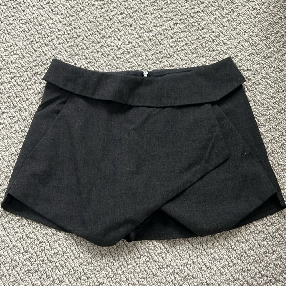 Aritzia Talula Short Skort size 00 dark grey